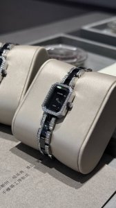 Chanel香奈儿陶瓷腕表，premièRe Ceramic系列，中古方糖表壳搭配精钢和黑白色精密陶瓷！ 精妙的镶钻表壳间陶瓷表带工艺，进口日本石英机芯，陶瓷黑