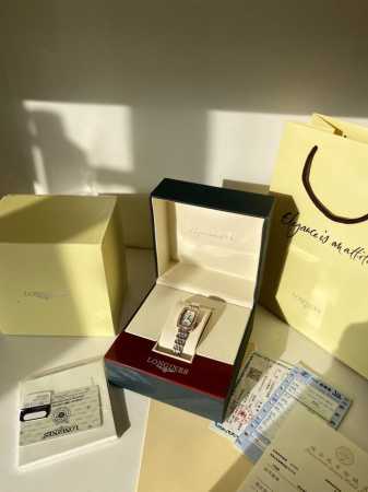 浪琴-罗马面钻面白钢钻圈气质女士腕表 表壳独具匠心的创意 轻盈舒适 表带由符合人体工程学设计组成 完美贴合女性的纤细玉腕 尺寸28Mm - 点击图像关闭