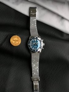 Oxf 超级海洋文化B01计时码表42 DDD Ab0156161C1S1 DDD 为穿梭于海浪与海滨之间打造。超级海洋文化系列 Superocean Heri