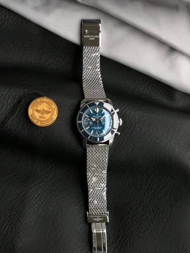 Oxf 超级海洋文化B01计时码表42 DDD Ab0156161C1S1 DDD 为穿梭于海浪与海滨之间打造。超级海洋文化系列 Superocean Heri