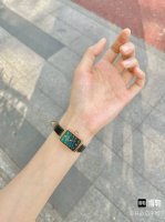 火热全网的爆款方糖小绿表 Lolarose专注女性腕表的设计，致力于宝石与腕表的结合，旗下每一款手表的设计灵感都源自于宝石。这款小绿表就是源自于孔雀石，表盘里的