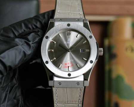 恒宝 Hublot 兰宝石玻璃 45Mm*13Mm 头层牛皮表带 原装扣 全自动机械机芯 浓浓的金属酷感 始终带给你视觉上的冲击 - 点击图像关闭