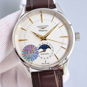 统一价 TW新品，浪琴军旗经典复刻日月星辰腕表，新款上市！ 字面：采用弧形设计，同时搭配太阳玟，时分针夜光涂层，无论日夜均可清晰显时，镶嵌立体时标，呈现出不一样