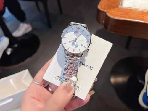 专柜全套包装25 阿玛尼 Armani 精品男士腕表 绅士风范。采用最顶级的进口石英机芯 走时绝对精准 顶级316黑精钢材质 精钢表带 矿物质超强镜面，尺寸：4
