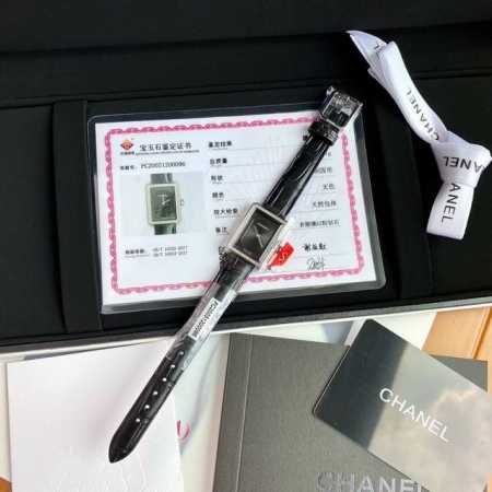 每个女生心中都有个boy.Friend时刻陪伴 温柔宠溺 带给你无与伦比的自信魅力 完美掌控读心术的香奈儿boy.Friend腕表作为一款颠覆女性设计品牌手表 - 点击图像关闭