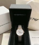 初入职场戴什么表？不得不说这款满天星太美啦，平时上班有表戴咯，特意试了一下工作装，还挺搭，很都市丽人哦～精致贵气，手表真是成为熟女的第一件武器，选一块低调奢华不