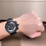 Lv Lv 路易威登Tambour Evolution 计时码表款式特点：显粗犷、阳刚机芯：进口跑秒石英机芯尺寸：43Mm 厚度：16Mm这款计时码表特别精心设