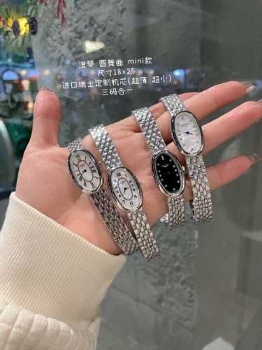 浪琴 圆舞曲Mini款 一直想买的一款极小极精致的手表 它来啦 尺寸是18X25哟 一款专制超薄超小的进口瑞士机芯2015年瑞士著名钟表制造商浪琴表推出全新圆舞