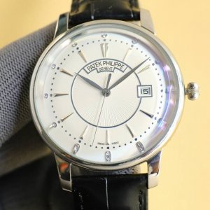 白 金 最新款式百达翡丽patek Philippe 经典之作 市场独家最新锅盖玻璃材质 超强的3D立体感 超薄工艺 直径42Mm 款式采用原装9015机芯 每