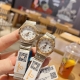 情人节送礼首选 。经典款式 永恒不变 满钻圈口欧米茄omega，双鹰星座系列，采用高级石英机芯，蝴蝶双按表扣。 矿物质耐磨玻璃材质，表里如一 独具匠心！尺寸：2