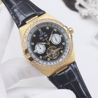 白 金 品牌：欧米茄-Omega 类型：男士腕表 壳套：顶级版316精钢L 表带：进口小牛皮表带 机芯：全自动机械机芯 镜面：矿物质防刮镜面玻璃 尺寸：直径42