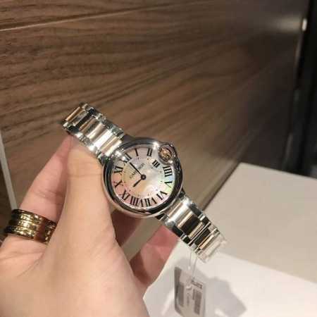 这款手链匠心融入gucci标识和绿珐琅细节 鲜艳明快的色调与大气粗犷马衔索链交相映衬 于现代成感中流露出优雅气息 尺寸:16.18.20 22 - 点击图像关闭
