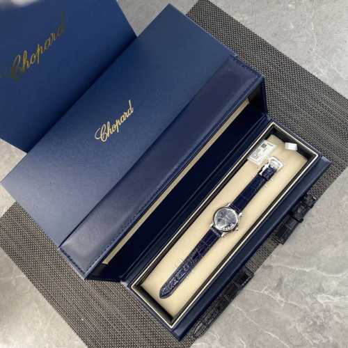 肖邦“快乐钻 Happy Diamonds 作为萧邦最热门最畅销的系列一直以细腻的手法诠释萧邦标志性灵动钻石的概念。此系列作品柔美而时尚，让每一位女性都以最迷人