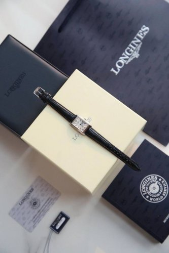 浪琴表黛绰维纳系列！ 原单品质 最高版，支持任意对比！20.80 X 32 Mm 石英女士腕表！机芯L178石英机芯！拥有低电量提醒功能！石英机芯没电了秒针会四