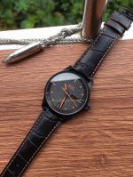 舵手三针皮带款系列 美度-Mido 款式：尊贵男士腕表Md1 尊贵爆款 卓越品质 优雅绅士机芯：亚洲全自动机械机芯 镜面：高硬度矿物质玻璃 材料：316精钢规格