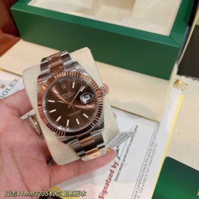 白 间金 劳力士日志41Mm 搭载Cal.3235正一体机可逆调日历，高性能缓震装置，动能储备72小时+ 整表采用904L钢材打造，刻度填满进口夜光粉 冰宝蓝持