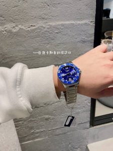 浪琴康卡斯 最新系列 陶瓷圈口 蓝宝石 官网同步明星产品 专为追求卓越品质和拥有优雅态度的品味人士设计 浪琴 Longines 康卡斯潜水系列。 采用进口石英机