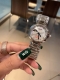 白 金 钻30 尺寸30.5 浪琴 心月系列优雅而至 进口石英机芯 走时精准 用时耐久 免除了部分女士们不喜欢上链的需求 温柔的外表之下 蕴含一颗 真芯 表壳