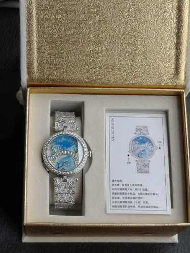 梵克雅宝 四季情人桥腕表 梵雅克宝-Van Cleef&Arpels诗意复杂能功系列：恋人之桥最浪的漫手表 瑞定士做石英机芯升级最新版 蓝宝石玻璃镜升面级：表直