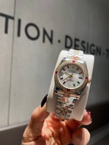 白 金 劳力士 日志 系列经典女款 实芯钢带-原装压扣 进口机芯 小红书火爆推荐 设计显出独特高贵优雅女神气质!316精钢表壳搭配施华洛世奇水晶钻石,纯手工镶嵌 白 金 劳力士 日志 系列经典女款 实芯钢带-原装压扣 进口机芯 小红书火爆推荐 设计显出独特高贵优雅女神气质!316精钢表壳搭配施华洛世奇水晶钻石,纯手工镶嵌