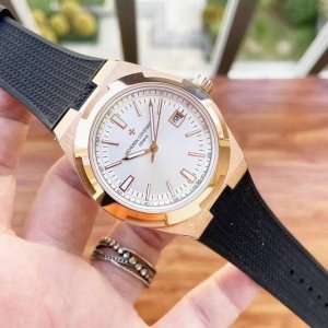品牌: 纵横四海 高雅品位 热卖爆款 超高性比 多功能新品手表 精品男士腕表 精湛做工 真牛皮表带配全自动机芯品质保证 瑞士洗花工艺矿物质 防刮蓝宝石 高通透