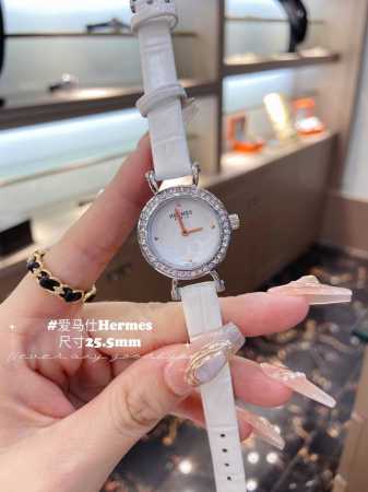皮带 爱马仕hermes Paris 奢华腕表,引领风格,超越时代,设计与精湛的非凡工艺,倍受各界潮流高贵的青睐,该腕表采用珠式表带，尽显柔美优雅魅力，成为爱马 - 点击图像关闭