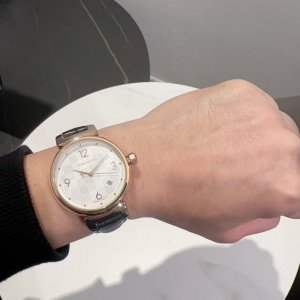 实拍路易威登，奢华大器格调与精湛钟表技术的完美化身，超凡外形与卓越的工艺，精心考究的40毫米直径表壳，以纯熟工艺打造的及独有的设计腕表。具有出色的构造，在高级制