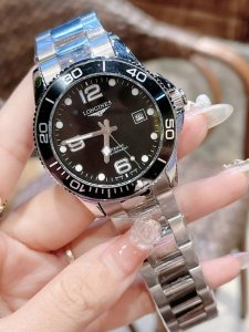 ￥200机械 浪琴Longines 系列：康卡斯水中霸王 316精钢表带原装扣。 玻璃：镀膜镜面 圈口可转动 直径41Mm，厚度12Mm，男神必备，送礼最佳