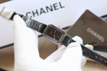 1040。香奈儿 Vintage Chanel Premiere 中古界首饰的扛把子、号称“中古第一表”“Chanel手表里的2.55”说他是“中古第一表”可不 - 点击图像关闭