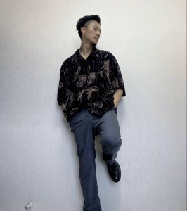 卡西欧彩色方块钢带款 质感非常高级。经典G-Shock壳形金属化 电子 背光 24小时制 倒计时 全自动万年历 星期 闹钟 整点报时略显贵气 #吹爆高颜值手表