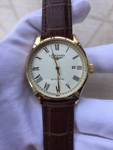 浪琴-Longines，经典爆款男士机械腕表，采用超强矿物质玻璃，全自动机械机芯，钢带蝴蝶扣真皮表带。手表整体设计简约大方，尊贵与气质同在。表盘直径:40Mm，