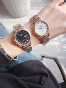 钻钢 陶瓷+20 浪琴-Longines 简约大气女款 进口石英机芯 矿物质玻璃镜面 316L精钢表壳 直径28Mm厚8Mm 该款腕表备受女性喜爱 在不同的场合
