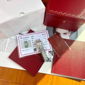 独家首发 又一重磅来袭 卡家坦克真钻小表 表径25Mm*20Mm 原装瑞士石英机芯 24颗vs1.7天然真钻 经过中国gtc检测机构权威认证 给我们的钻表提供坚