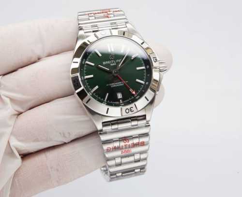 百年灵breitling，机械计时系列a32398101M1A1！ Chronomat Automatic Gmt 40 重磅来袭！ 1这款双时区腕表盘面简洁凌
