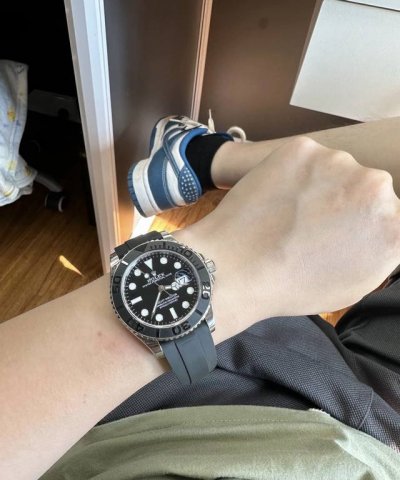 劳力士“白金游艇”226659低调奢华必入款！劳力士游艇我最喜欢白金款，相比于玫瑰金黄金款，它更为低调，我相信很多因工作环境使然都会选择一些低调的表款，而作为“