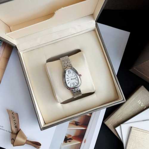宝格丽serpenti Seduttori 自古以来 蛇形图案就时常出现珠宝饰品中 作为智慧 重生和生命力的象征 它既是装饰品也是护身符 而如今提到灵蛇 就会让