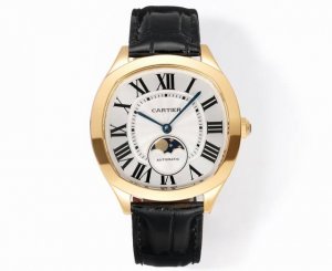 白壳 金壳 卡地亚 Cartier Drive De Cartier系列 Af9 腕表。以典雅肃穆的枕形设计搭配利落大方的线条布局，尽显男儿阳刚不屈的魅力。 表