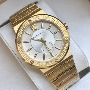原盒:50 Versace 范思哲vevi系列男表，采用独特的日晖纹表盘面和螺丝钉设计，12时位美杜莎头像醒目张扬掀起现代风范，进口蓝宝石玻璃，外径41Mm，5