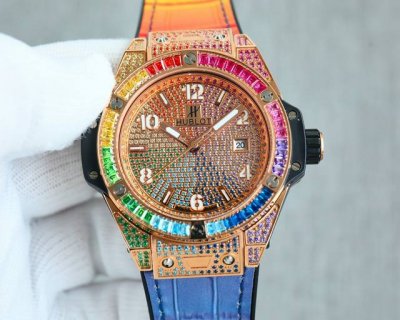 Hublot 宇舶 表 恒宝 Jr4 Big Bang 精钢彩虹彩钻腕表，擅长打破传统疆界，将不同材质和谐融合于一体，腕表将时计与珠宝的精髓相融合，以腕表点亮时