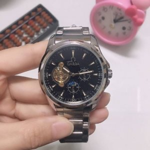 欧米茄九飞轮全自动日月星辰机械，6字位白天走时 太阳 晚上走时 月亮 [月亮]蕴含最优质的材料与一丝不苟的工艺！超强矿物质幻彩玻璃，真空电镀，精密防水，直径：4