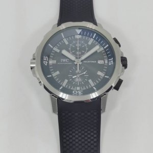 620品牌:万国Iwc 款式:精品男士计时石英表 系列:海洋时计系列 尺寸:直径47Mm,厚度13Mm 表壳:316L精钢壳 表镜:镀膜玻璃 表盘:灰色面 表底