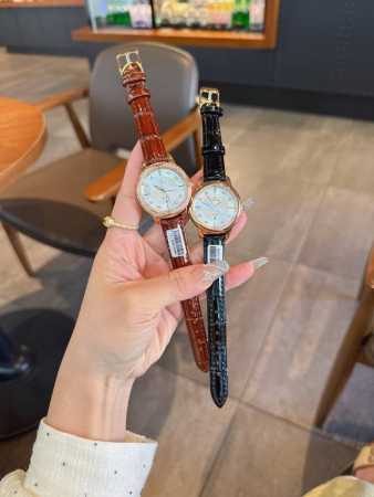 白 金 钢带+20 钻圈+20 欧米茄-Omega 女士腕表 进口石英机芯 316L精钢表壳 直径34Mm厚8Mm该款腕表备受女性喜爱，四季衣服搭配，尽显优雅在 - 点击图像关闭