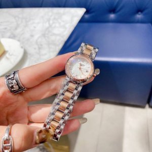 同款浪琴心月系列 石英女表 实心钢带，蓝光玻璃 佩戴一款适合自己的手表是很重要的社交搭配 您值得拥有