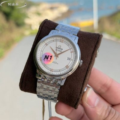 皮带:白 -金 钢带:白 -金 N1 Factory全新力作蝶飞典雅系列腕表。 N1出品只为传承经典，至臻品质39.5毫米瑞士天文台表。这款表优雅纤薄的外表，搭
