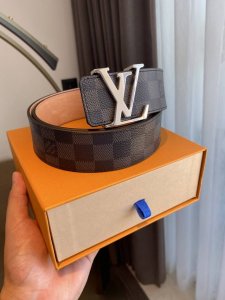 特 路易威登 Lv 全套包装 40Mm宽度 正品一体铸造五金钢扣，原厂皮料 双面原厂定制面料，可双面使用！区别市场货