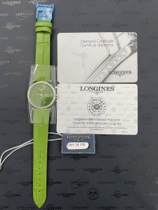 独家新款，牛叉硬货，L523系列。浪琴嘉岚系列以色彩为核心，推出全新多色腕表，打造大胆活泼鲜明风格。进一步诠释品牌优雅风格。厚度4.5毫米、29毫米的表盘大小适