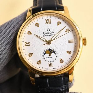 白壳 金壳 2024最新强烈推荐，欧米茄 Omega 升级版本 男士精品腕表！采用全新复杂日月星辰多功能腕表，超强夜光。搭载原装进口2824-2自动上链机械机芯
