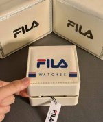Fila斐乐 话这块手表绝了呀！ 紫色很惊艳很亮眼 果冻表盘特别精致有设计 戴着蛮舒适透气的 尊滴很适合约会戴呀