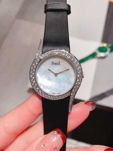 热卖款 伯爵 全新piaget Lime Light系列腕表，以其独特的造型，引领着时尚界的风潮，更是邀请到国际巨星巩俐倾情代言，必将成为伯爵品牌全新的识别69