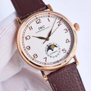 SJ出品 白壳 金壳 IWC 万国 首推柏涛菲诺系列LP2 指针式日历功能，最受欢迎的简洁，优雅，大气的正装风范手表！6字位表盘为最新日历盘！ 表壳 39毫米的